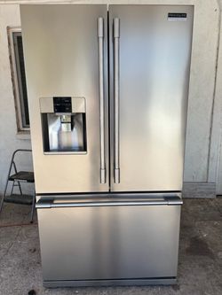 Frigidaire professional Counter Depth Fridge works perfect in good free delivered to the garage