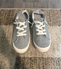 Madden Girl Size 7.5 Slip-On Sneakers