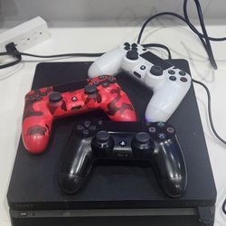 PS4 With 3 Contollers And Charging Station