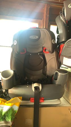 Selling two Graco car seats