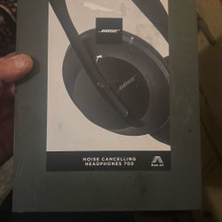 For Sale: Bose Noise Cancelling Headphones 700 – Brand New (Opened, Never Worn)