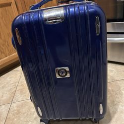 HEYS CROWN ELITE 22” HARDSHELL 8 wheel SPINNER SUITCASE