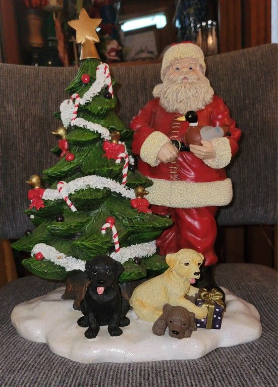Ducks Unlimited Holiday Sculpture Santa’s Little Yelpers Christmas