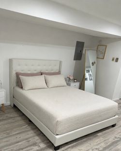 Bed + mattress