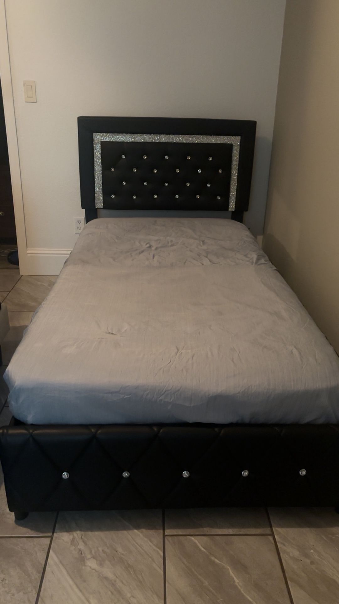 Twin Tufted Beaded Bed