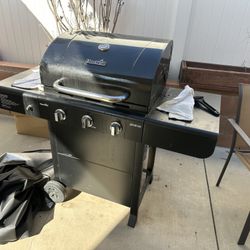 Char-Broil BBQ grill. Propane 