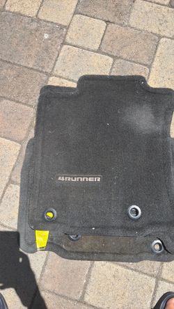 Used Toyota 4Runner Mat set