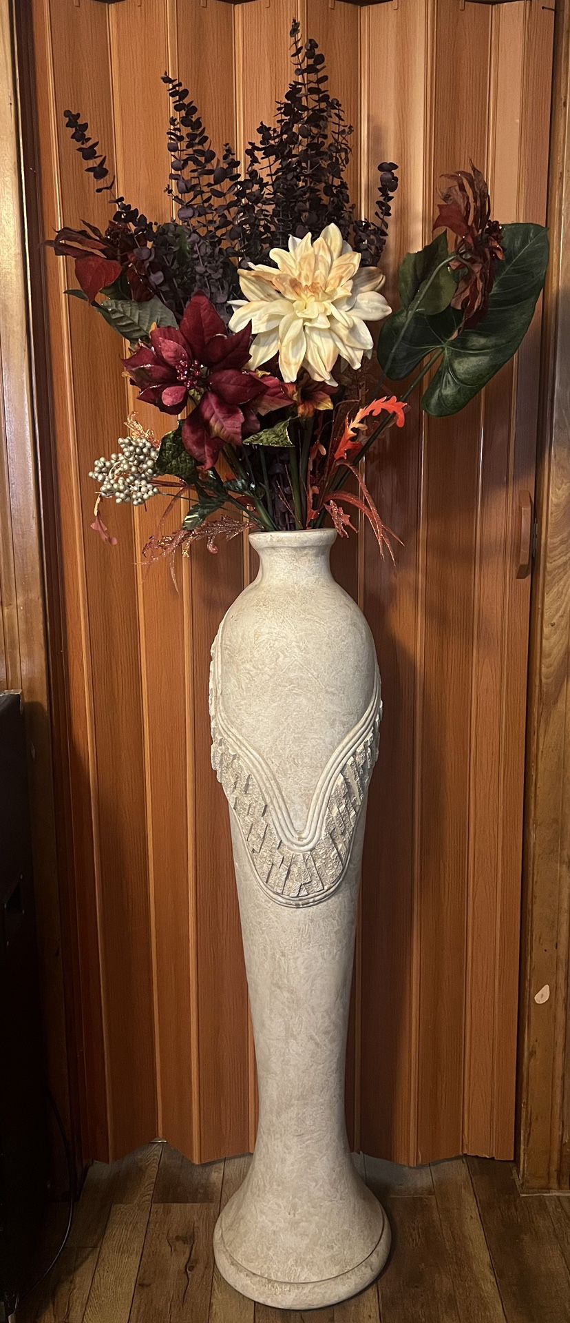 4ft Vase With Flowers 