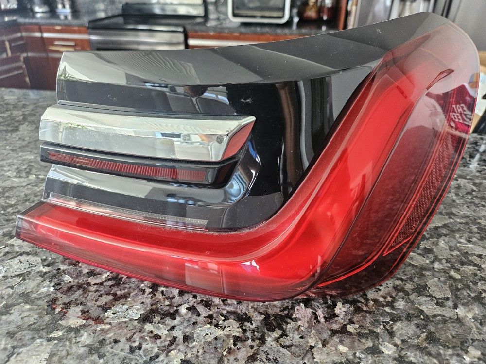 Right Tail Lamp Original BMW 740i 2020