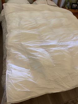 Plush White Queen Duvet Insert / Comforter - Fluffy & Freshly Cleaned