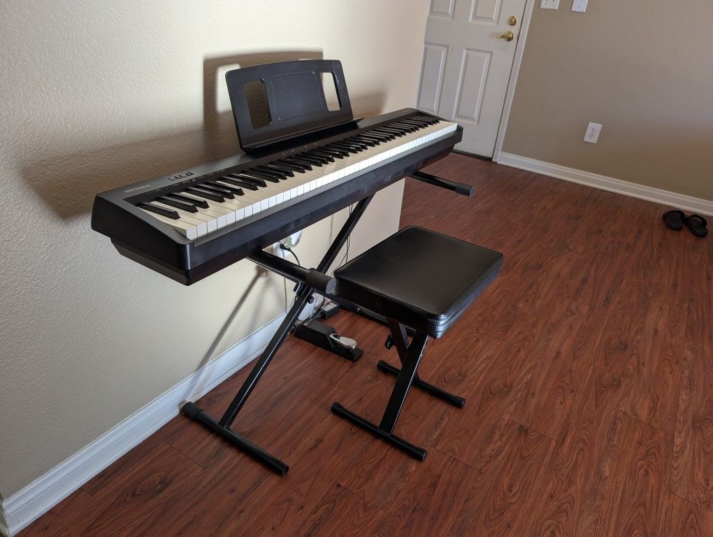 FP-10 Roland Piano W/ Stand & Sustainment Pedal