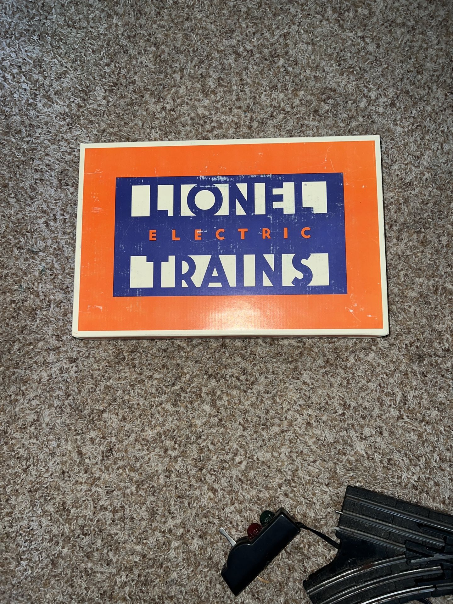 Lionel 6-5133 O Gauge Left Hand Remote Control Switch Turnout/Box. Box has sun damage. Track has some rust from age see pics 