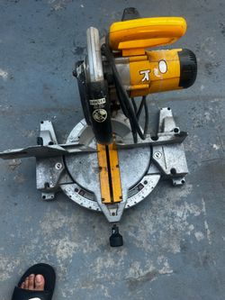 DEWALT