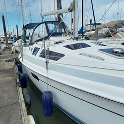 326 Hunter sailboat