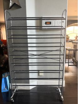 Rolling shoe rack