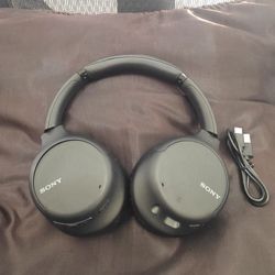 Sony WH-CH710N Bluetooth Wireless Noise-Canceling Headphones (Black)