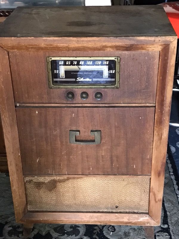 Vintage 1952 Silvertone/Sears Phono-Radio Cabnet