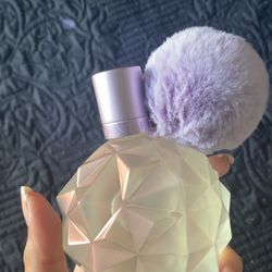 Ariana Grande Perfume 
