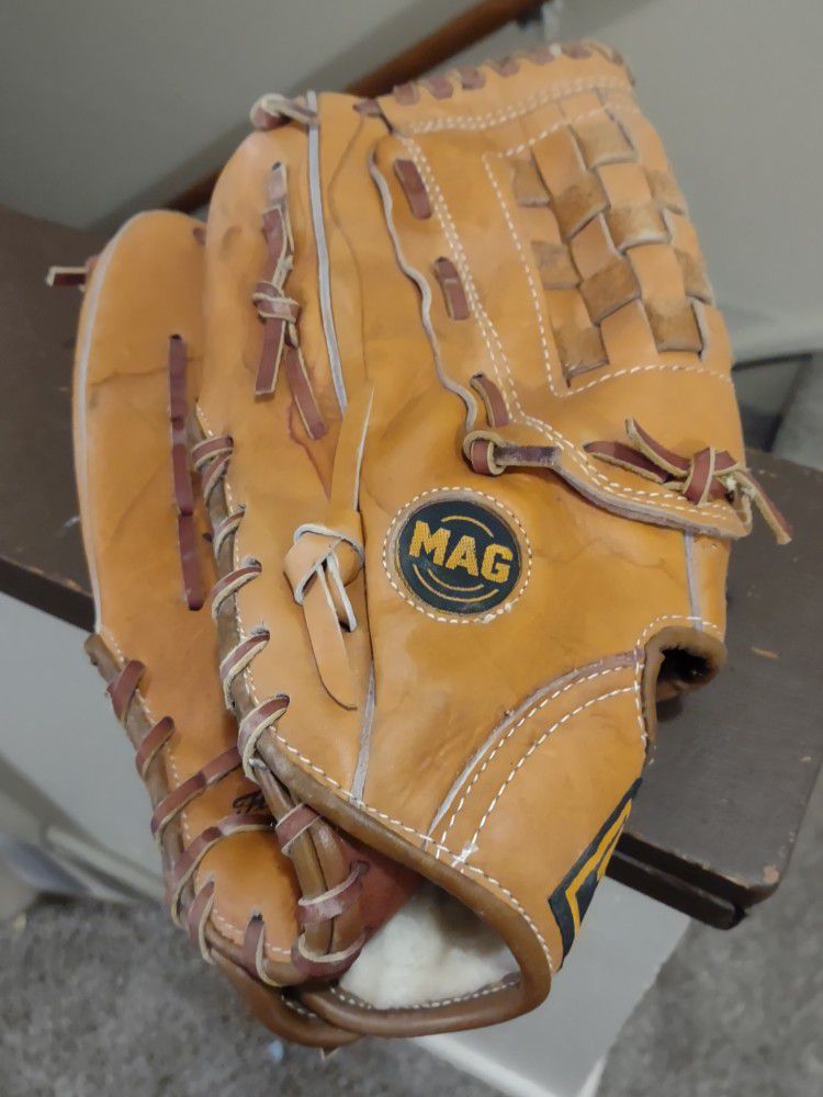 Mag Plus Left-handers Leather Baseball /Softball Glove