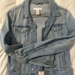 Women’s Jean Jacket Perfect For Spring And Summer