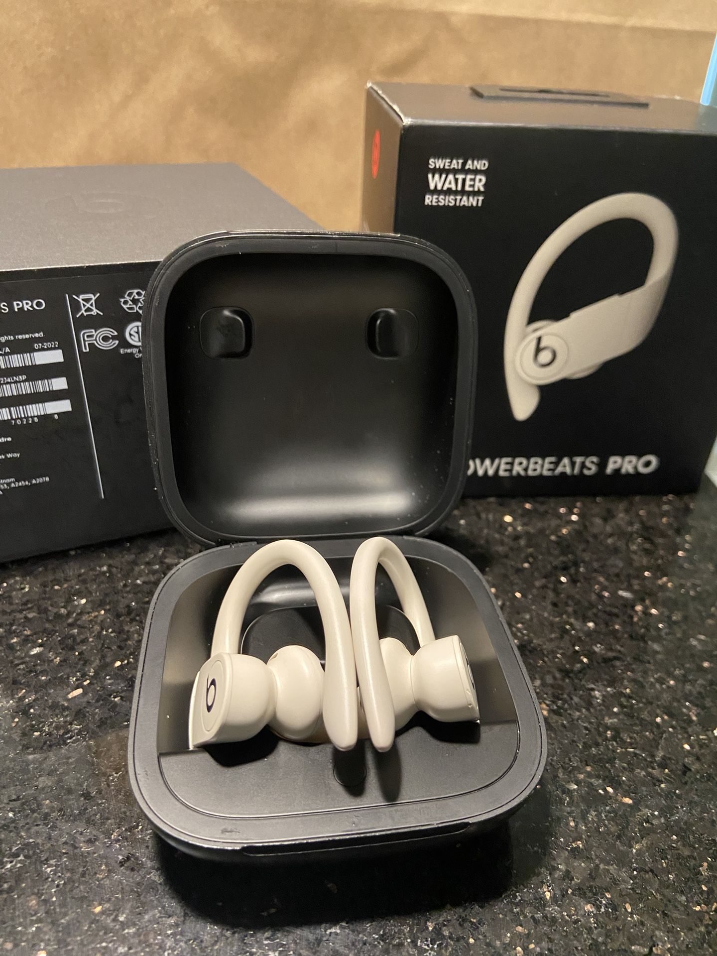 Powerbeats Pro (white)