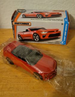 2017 Matchbox '16 Chevy Camaro Convertible die-cast car