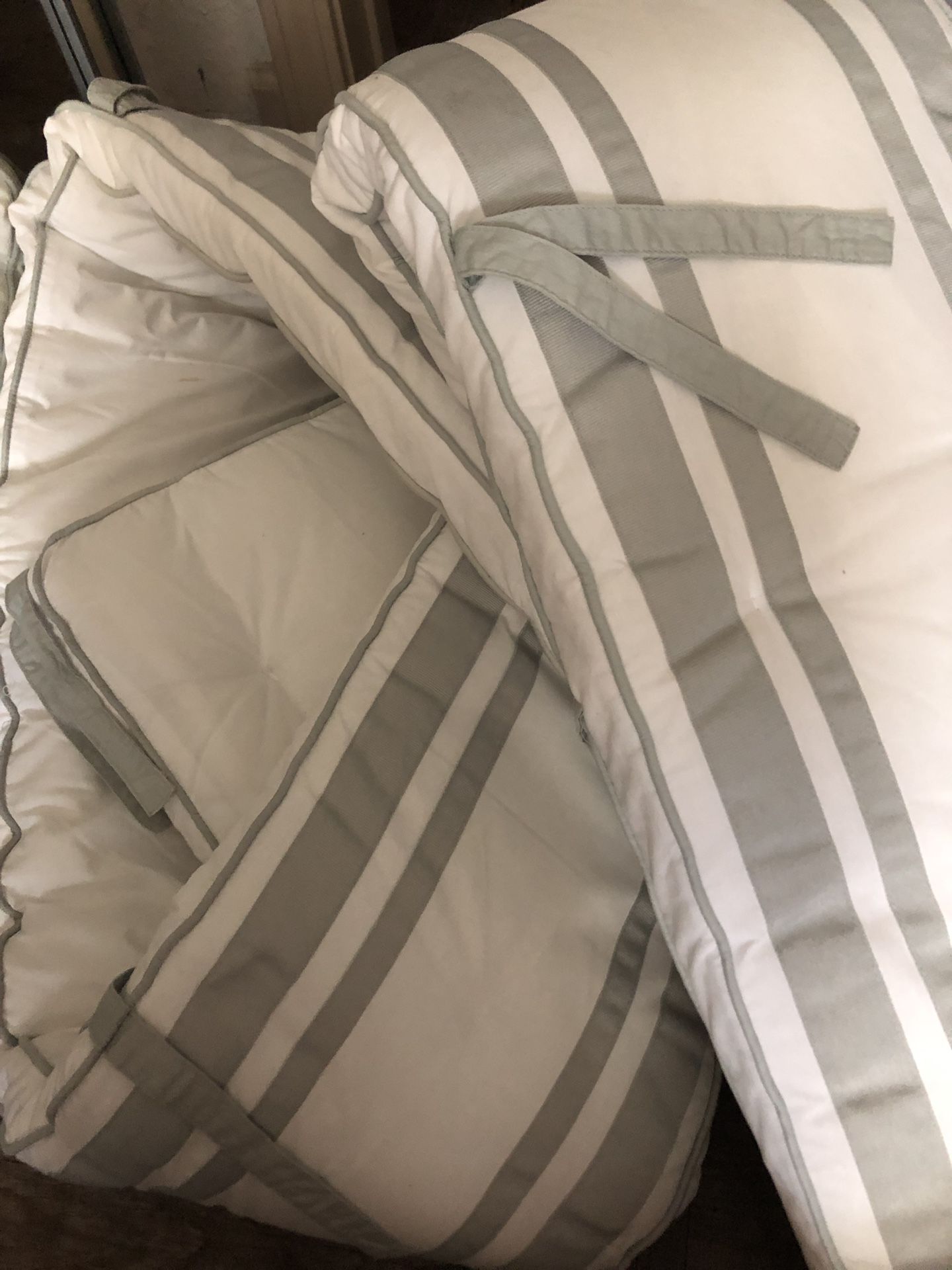 POTTERY BARN CRIB BUMPER for Sale in Orlando, FL OfferUp