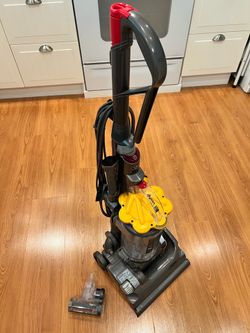 Dyson DC33 Vacuum Cleaner with Attachments