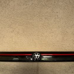 2025 2026 VOLKSWAGEN TAOS REAR CENTER LED TAIL LIGHT OEM 2GJ945094B