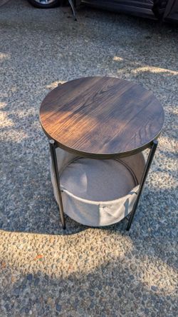 Accent table/nightstand