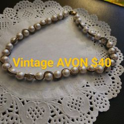 Vintage AVON Pearl And Gold Necklace 