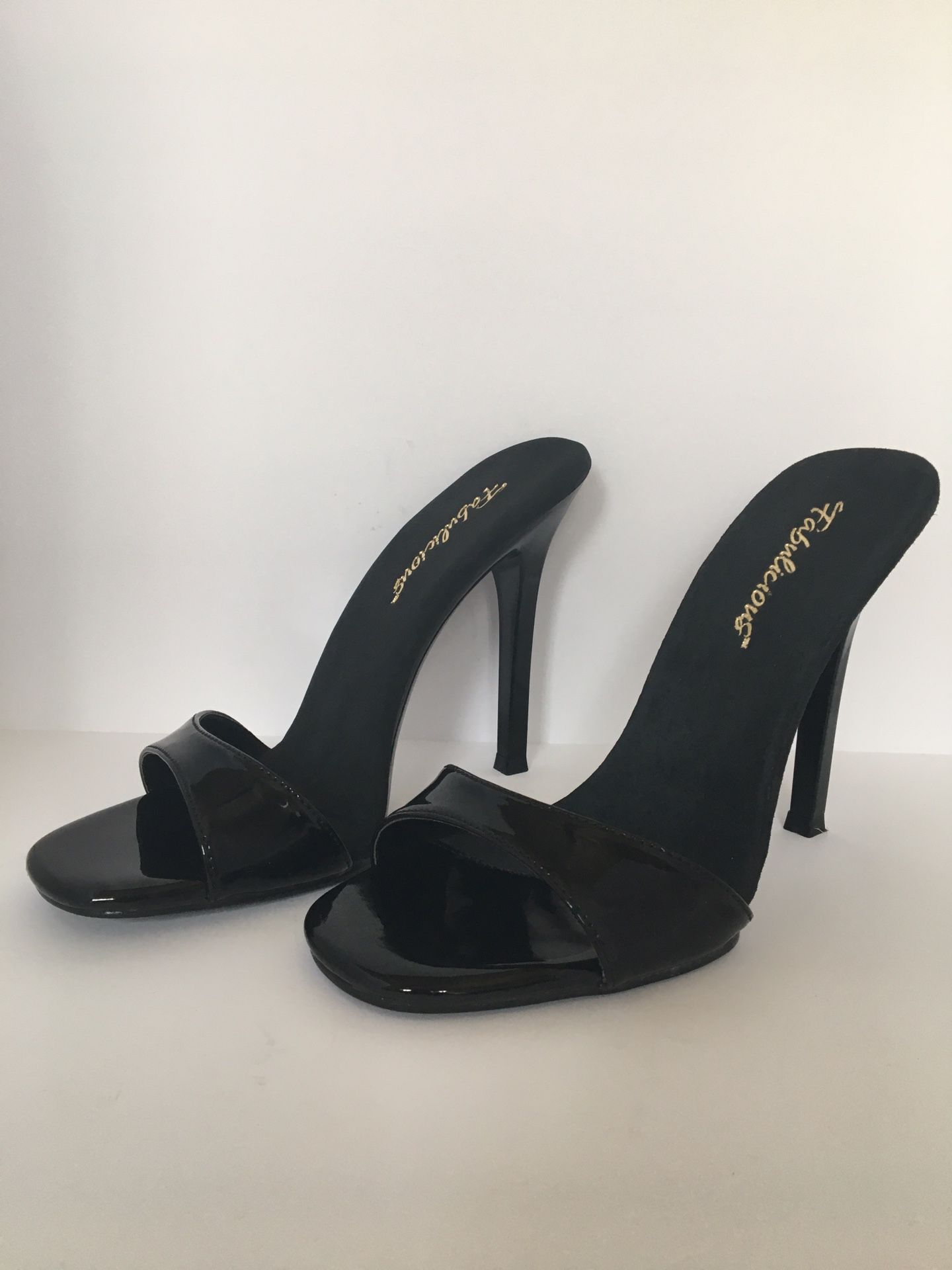 Fabulicious GALA 01 Women’s 4 1/2” High Heel Slip On Black Mules Size 9M