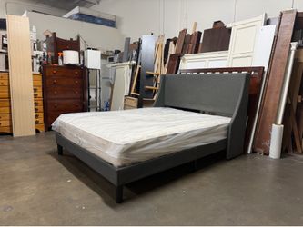 Queen bed $260