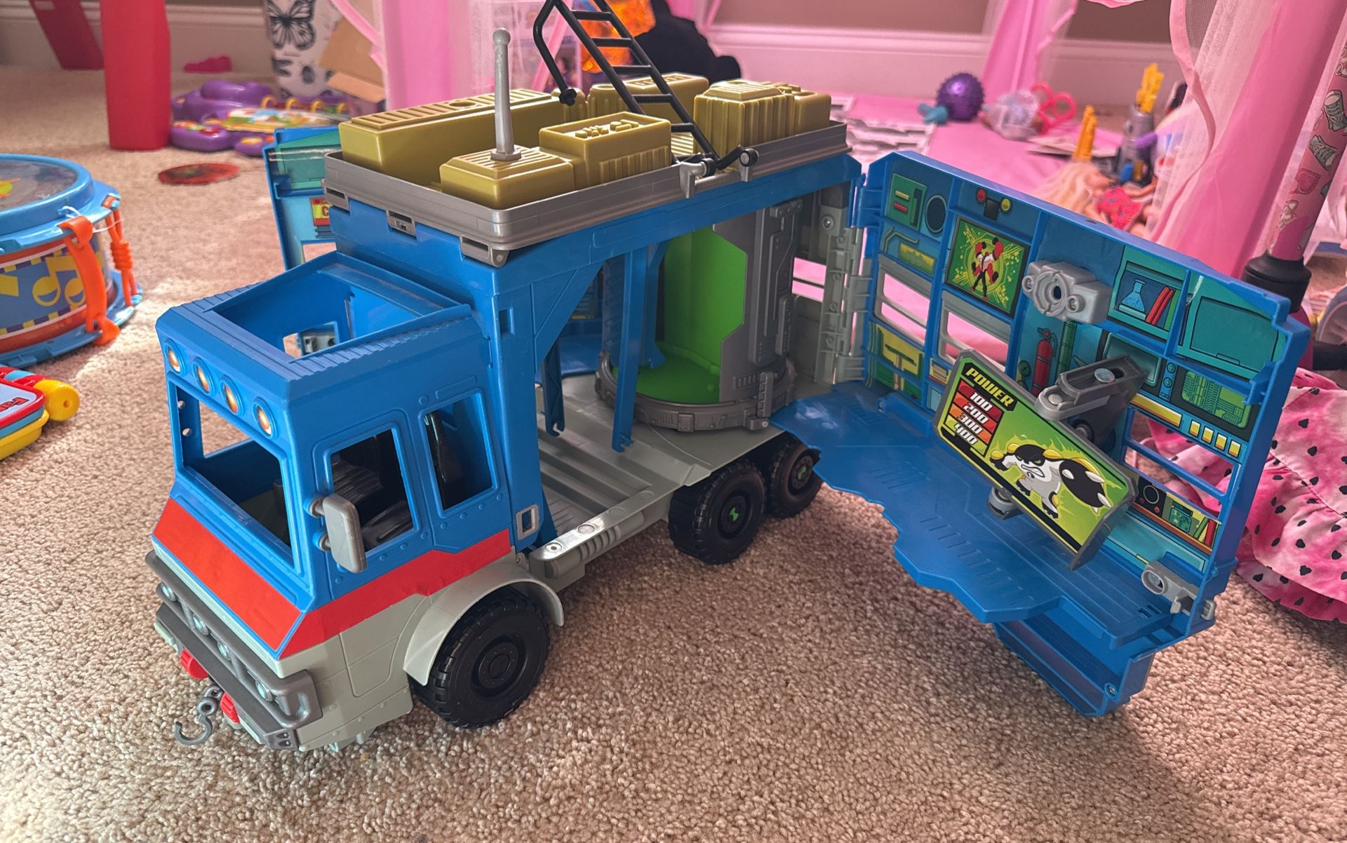Giant Truck