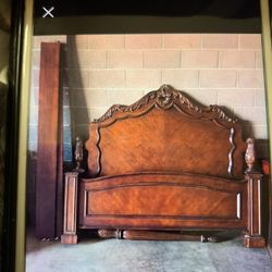 ☘️BEAUTIFUL KING SIZE BED  FRAME☘️