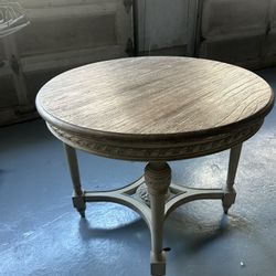 Farmhouse Round Table!