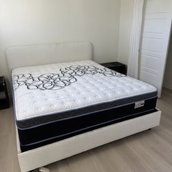 Mattress For Sale.  ⚡️ King Size Mattress Pillow Top 12”     Brand New Mattress.   Delivery Available.  Gran Venta De Colchones Nuevos  