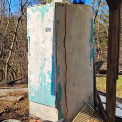 Frigidaire Fridge/ This Is An Antique It's The Turquoise Color Under Paint  