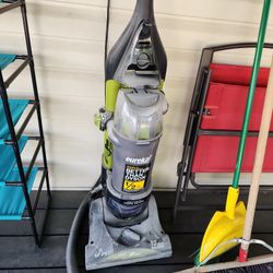 Used Pet Vacuum Works Great , Just Upgraded Has Great Suction