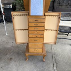 Stand up jewelry box