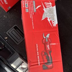 Milwaukee Pruning Shears Kit 