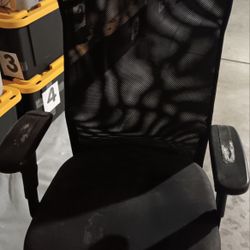 Office Chair With Wheels.  Good Condition 