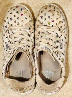 Comfortable sneakers size big kid 6