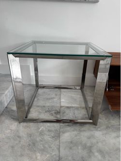 Modern Chrome & Glass End Table / Side Table – 24” x 24”