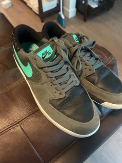 Size 13 Nike skate shoes