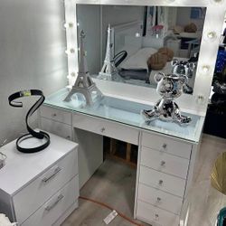 White Vanity Led Lights Make Up Table NEW