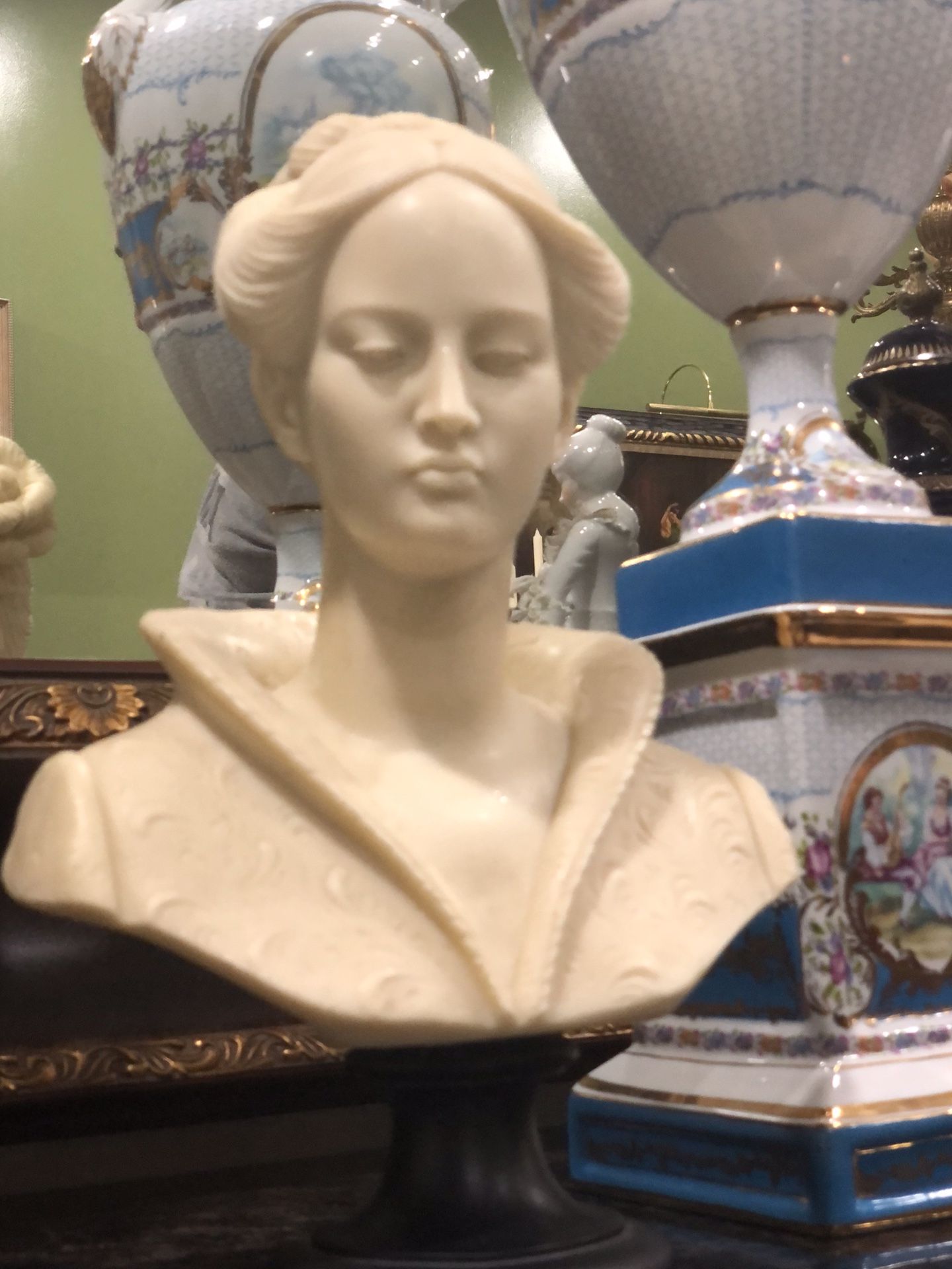 Antique bust, statue.