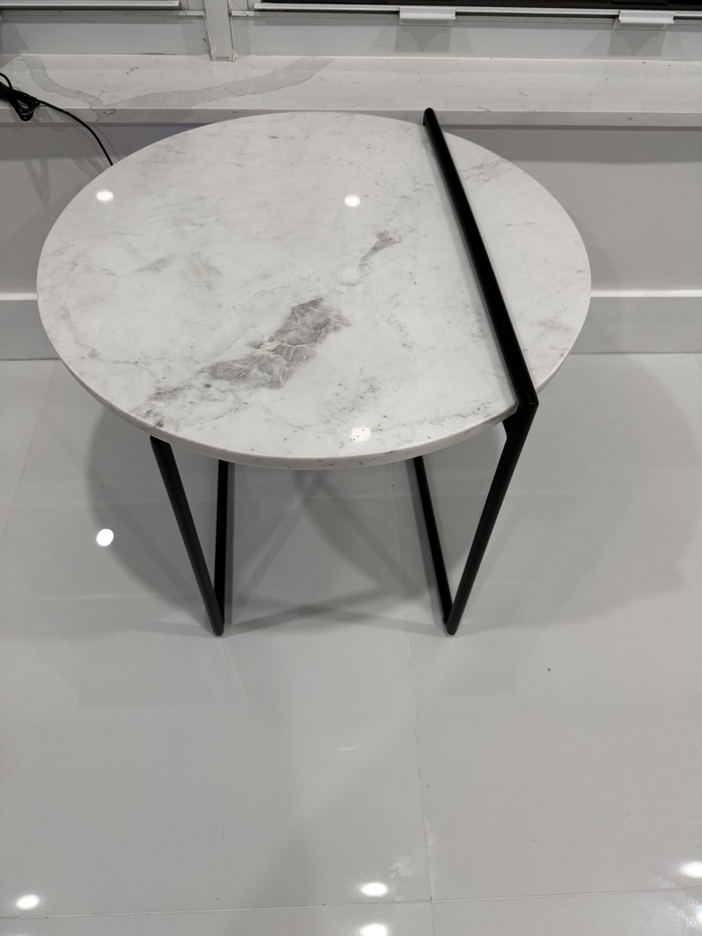 New Beautiful Modern White Marble End Table, diameter: 22.00 height: 19.00, Was $200 At City Furniture