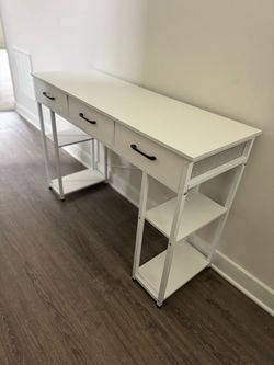Working desk with 3 drawer