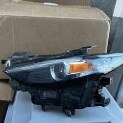 2021 Mazda 3 Driver Side Headlight